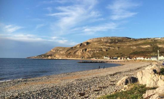 Bodlondeb Castle Bed & Breakfast { Central Llandudno} Eksteriør billede