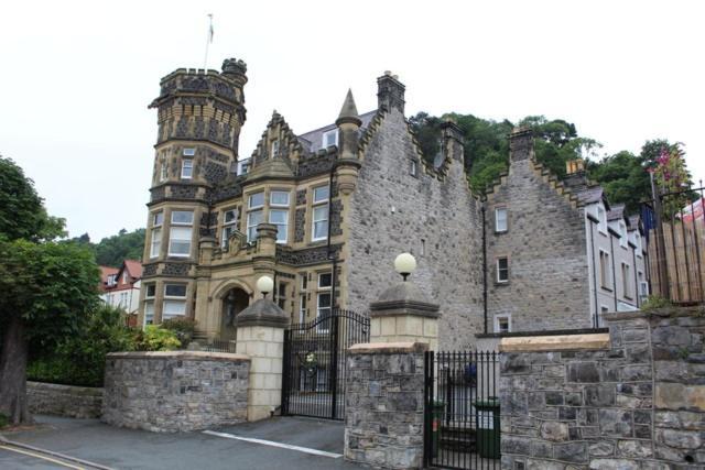 Bodlondeb Castle Bed & Breakfast { Central Llandudno} Eksteriør billede