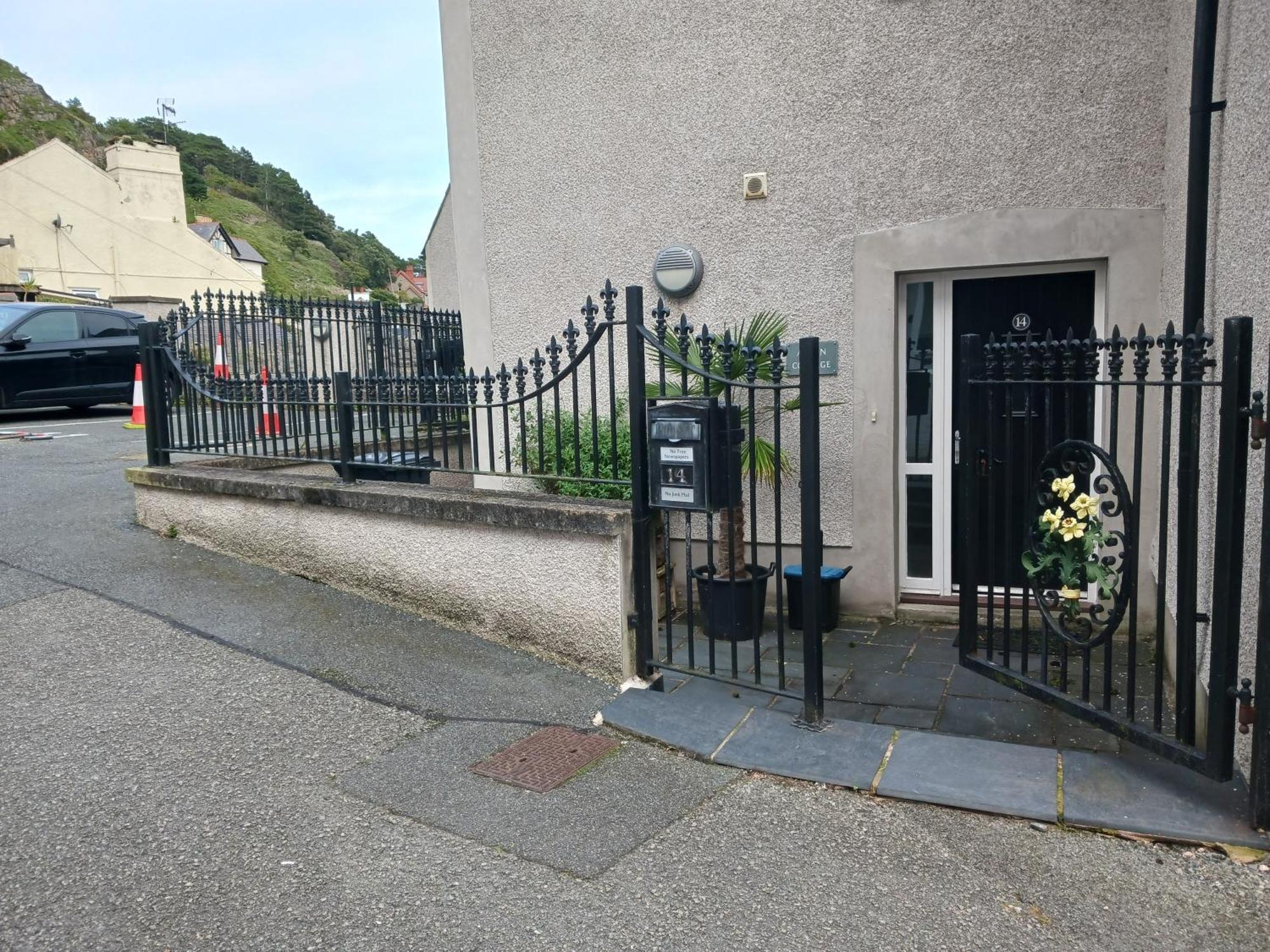 Bodlondeb Castle Bed & Breakfast { Central Llandudno} Eksteriør billede