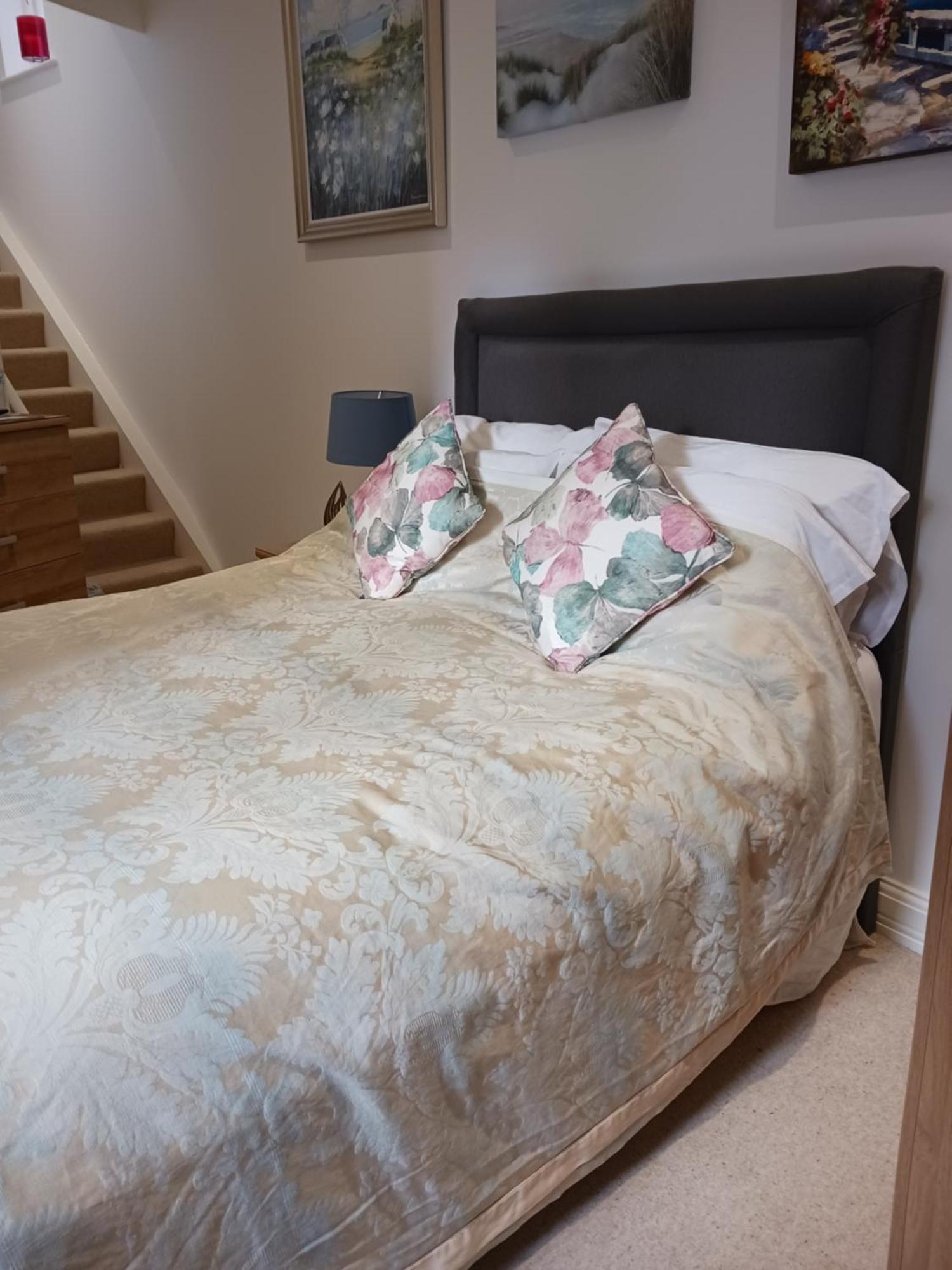Bodlondeb Castle Bed & Breakfast { Central Llandudno} Eksteriør billede